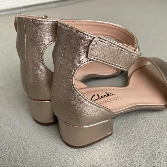 NEW Clarks Women's Caroleigh Anya Rose Gold Metallic Ankle Sandals Size 6.5 - Picture 7 of 12